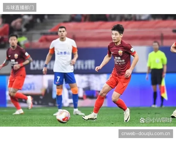 山东泰山进攻端表现尚可但防守漏洞巨大，失球数过多严重拖累战绩。